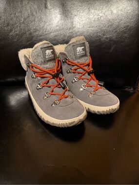 Sorel out n about conquest boots grey red size 5